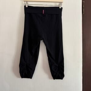 Y2K Vintage Hardtail Black Foldover Capri Leggings Keyhole back Medium Hard Tail